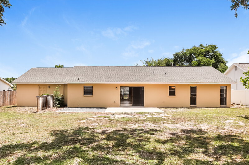 2,210/Mo, 606 Rosemarie Ave Brandon, FL 33511 Rear View