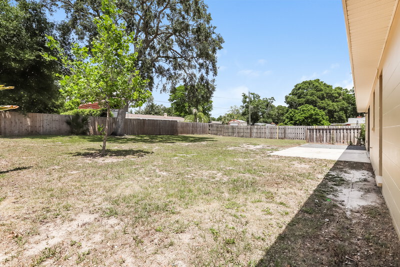2,210/Mo, 606 Rosemarie Ave Brandon, FL 33511 Rear View 2