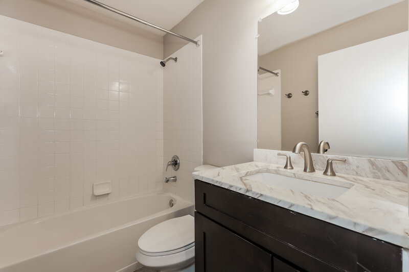 3,160/Mo, 13208 Sharondale Ct Riverview, FL 33579 Bathroom View