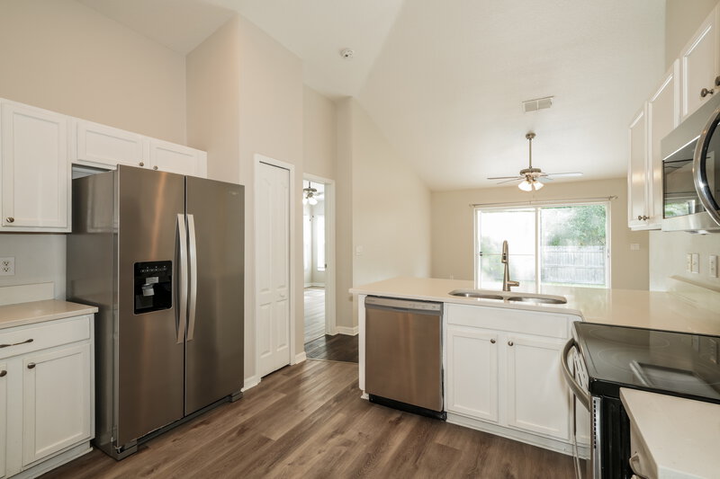 2,095/Mo, 6410 Buckhead Ct Wesley Chapel, FL 33545 Kitchen View