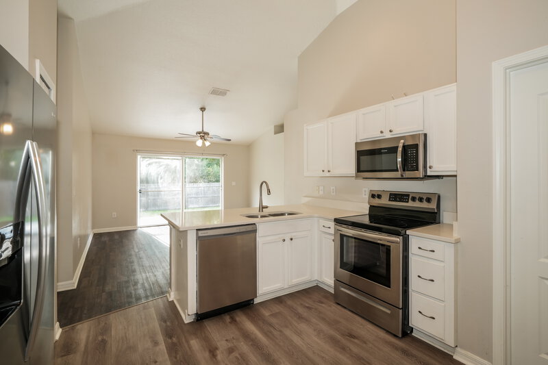 2,095/Mo, 6410 Buckhead Ct Wesley Chapel, FL 33545 Kitchen View 2