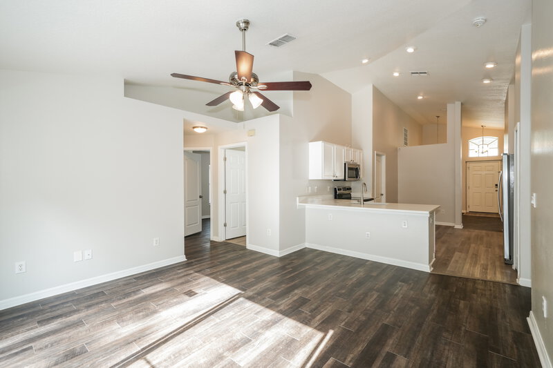 2,095/Mo, 6410 Buckhead Ct Wesley Chapel, FL 33545 Family Room View