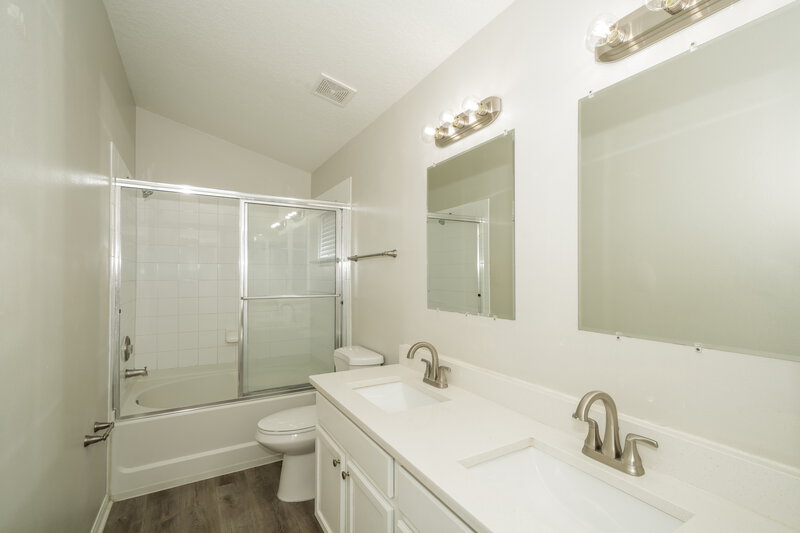 2,095/Mo, 6410 Buckhead Ct Wesley Chapel, FL 33545 Main Bathroom View