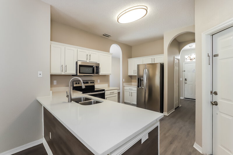 2,580/Mo, 1927 Fruitridge St Brandon, FL 33510 Kitchen View 2