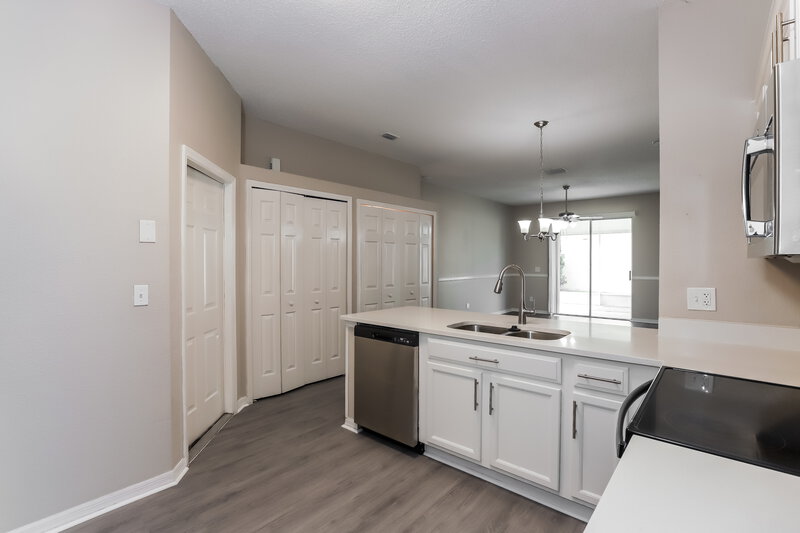 2,580/Mo, 1927 Fruitridge St Brandon, FL 33510 Kitchen View 3