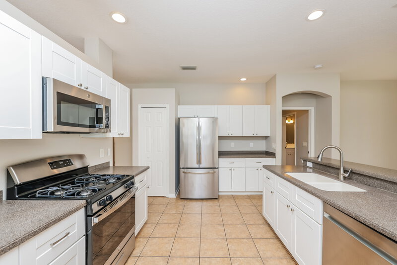 2,305/Mo, 13043 Terrace Springs Dr Temple Terrace, FL 33637 Kitchen View 2