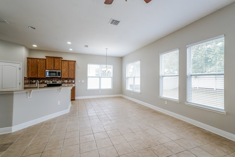 2,325/Mo, 210 Montara Drive Seffner, FL 33584 Living Room View 2