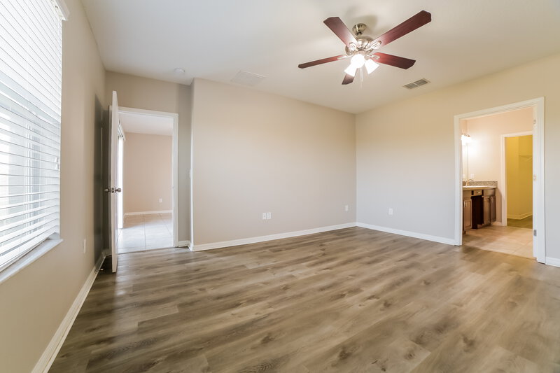 4,050/Mo, 6603 Trent Creek Dr Sun City Center, FL 33573 Main Bedroom View