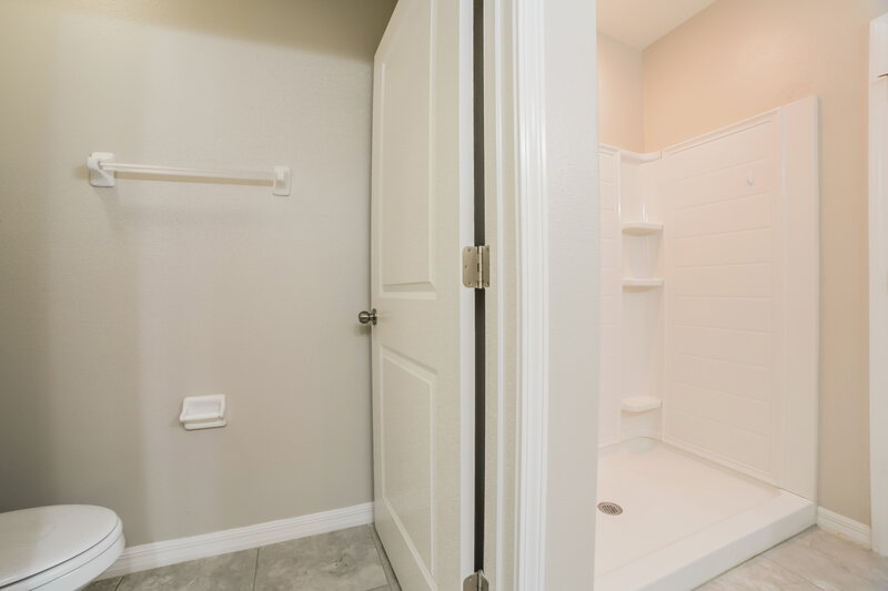 4,050/Mo, 6603 Trent Creek Dr Sun City Center, FL 33573 Main Bathroom View 2
