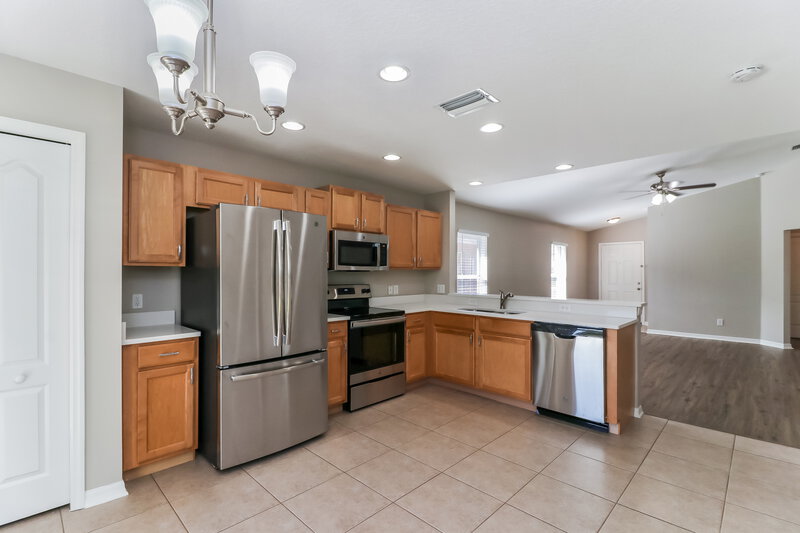 2,020/Mo, 7124 Kendall Heath Way Land O Lakes, FL 34637 Kitchen View