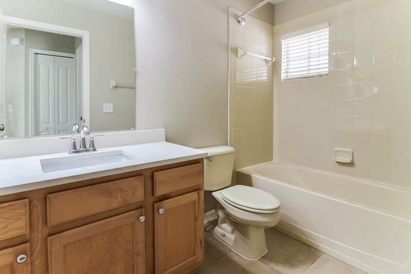 2,020/Mo, 7124 Kendall Heath Way Land O Lakes, FL 34637 Bathroom View