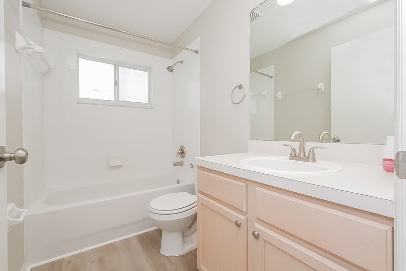2,060/Mo, 12529 Dawn Vista Dr Riverview, FL 33578 Bathroom View