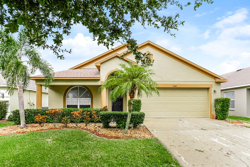 2,400/Mo, 8325 Canterbury Lake Blvd Tampa, FL 33619 External View