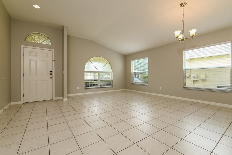 2,400/Mo, 8325 Canterbury Lake Blvd Tampa, FL 33619 Living Room View