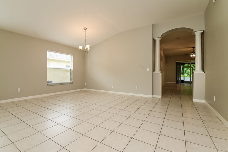 2,400/Mo, 8325 Canterbury Lake Blvd Tampa, FL 33619 Living Room View 2