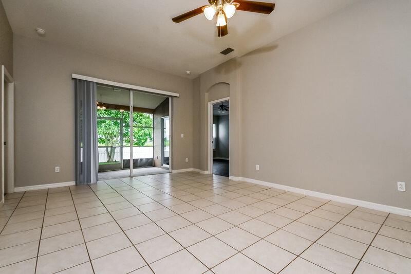 2,400/Mo, 8325 Canterbury Lake Blvd Tampa, FL 33619 Dining Room View