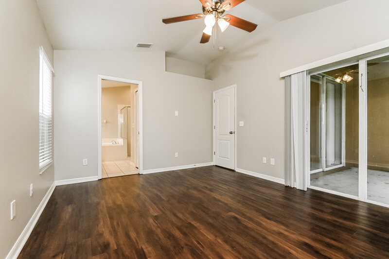 2,400/Mo, 8325 Canterbury Lake Blvd Tampa, FL 33619 Bedroom View 2