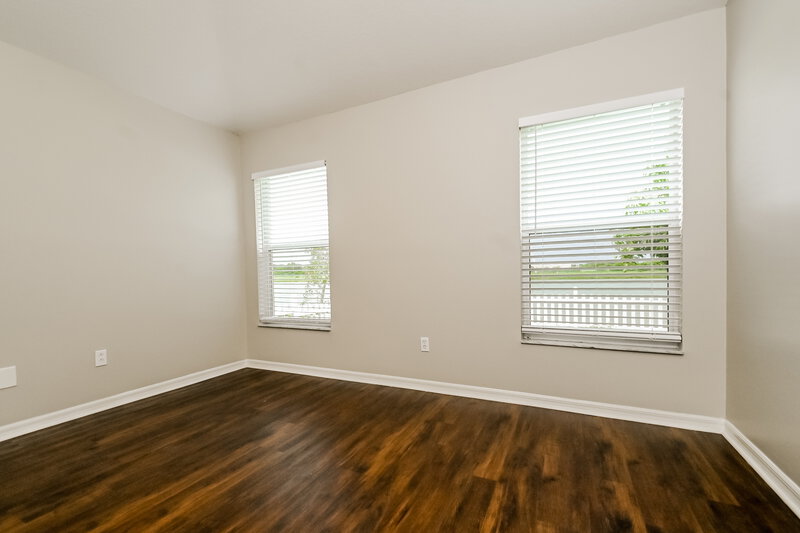 2,400/Mo, 8325 Canterbury Lake Blvd Tampa, FL 33619 Bedroom View 3