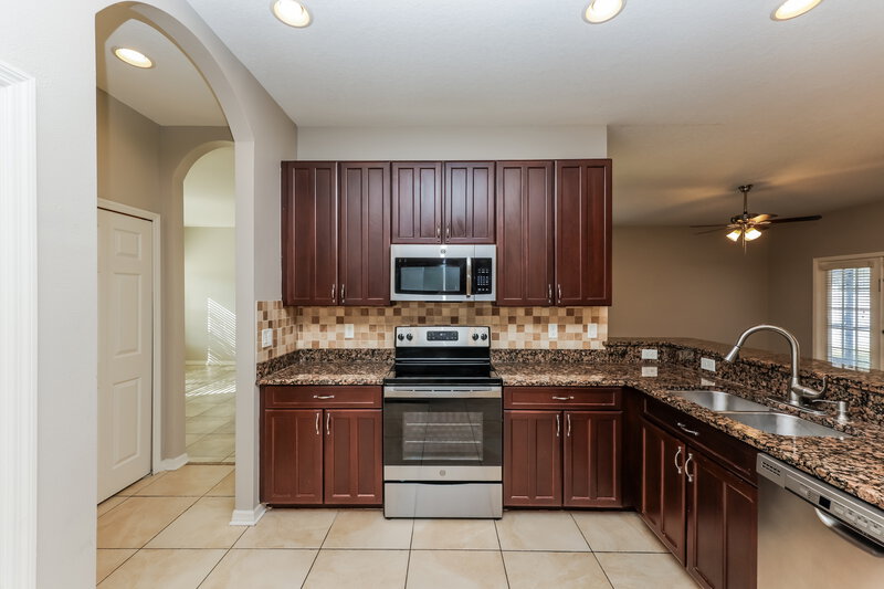 2,085/Mo, 1510 Mira Lago Cir Ruskin, FL 33570 Kitchen View