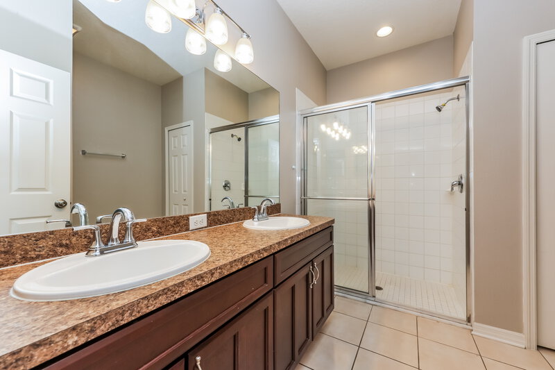 2,085/Mo, 1510 Mira Lago Cir Ruskin, FL 33570 Main Bathroom View
