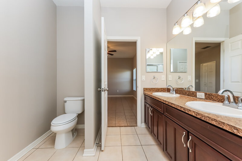 2,085/Mo, 1510 Mira Lago Cir Ruskin, FL 33570 Main Bathroom View 2