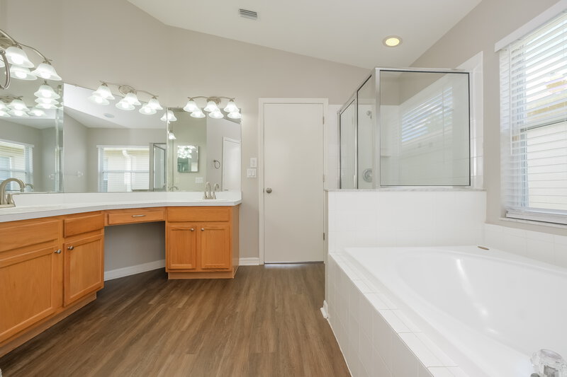 2,310/Mo, 927 Ridge Haven Dr Brandon, FL 33511 Main Bathroom View