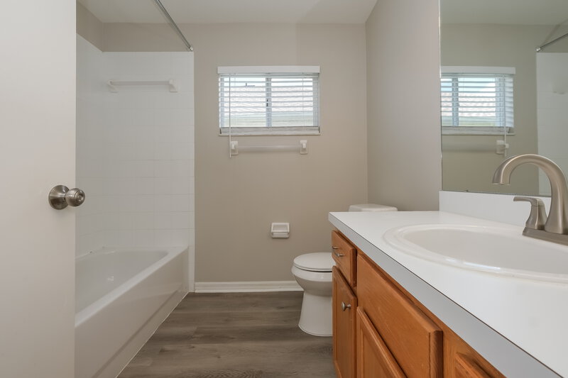 2,310/Mo, 927 Ridge Haven Dr Brandon, FL 33511 Bathroom View