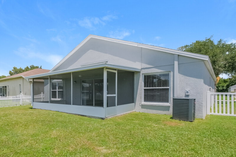 2,310/Mo, 927 Ridge Haven Dr Brandon, FL 33511 Rear View