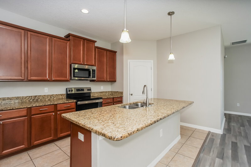 2,335/Mo, 1309 Oak Pond St Ruskin, FL 33570 Kitchen View