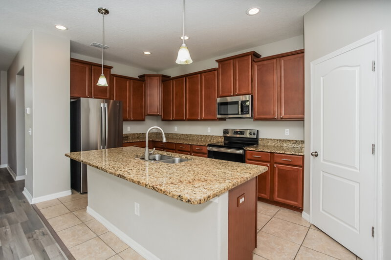 2,335/Mo, 1309 Oak Pond St Ruskin, FL 33570 Kitchen View 2