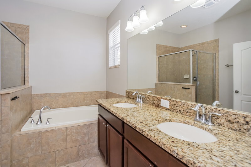 2,335/Mo, 1309 Oak Pond St Ruskin, FL 33570 Main Bathroom View