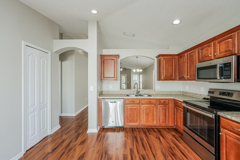 1,985/Mo, 12724 Evington Point Dr Riverview, FL 33579 Kitchen View 2