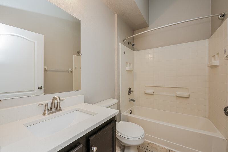 1,985/Mo, 12724 Evington Point Dr Riverview, FL 33579 Bathroom View