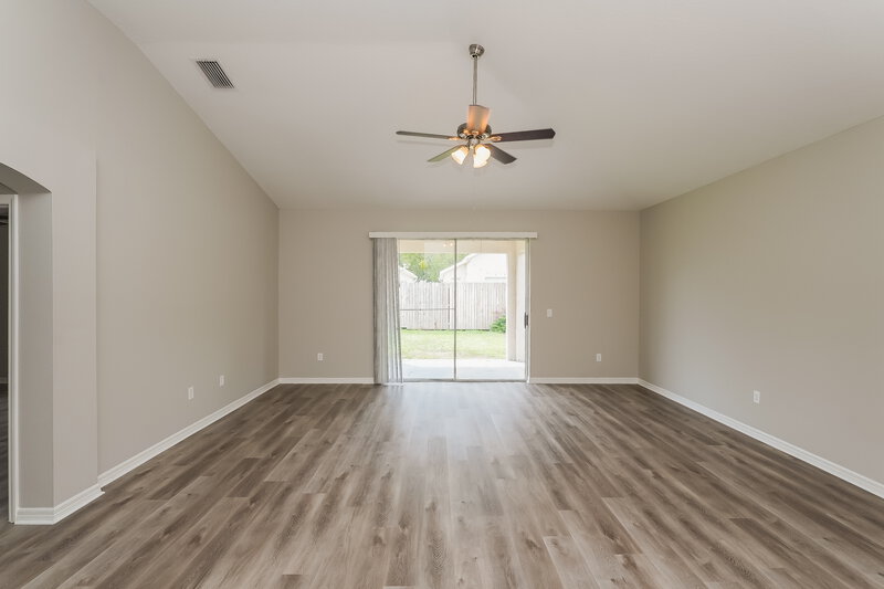 2,080/Mo, 6814 Monarch Park Dr Apollo Beach, FL 33572 Living Room View