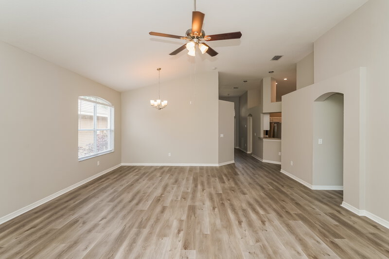 2,080/Mo, 6814 Monarch Park Dr Apollo Beach, FL 33572 Living Room View 2