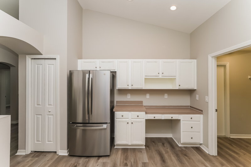 2,080/Mo, 6814 Monarch Park Dr Apollo Beach, FL 33572 Kitchen View 2