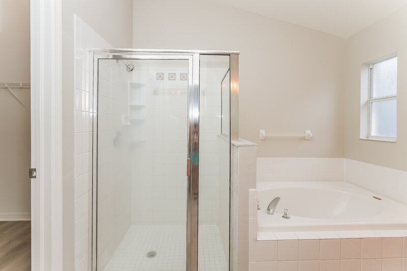 2,080/Mo, 6814 Monarch Park Dr Apollo Beach, FL 33572 Main Bedroom View 4