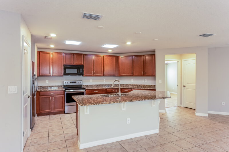 4,310/Mo, 9215 Freedom Hill Dr Seffner, FL 33584 Kitchen View 2