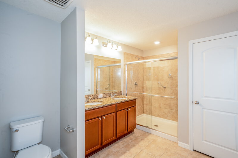 4,310/Mo, 9215 Freedom Hill Dr Seffner, FL 33584 Main Bathroom View