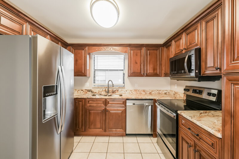 1,935/Mo, 1512 Blueteal Dr Brandon, FL 33511 Kitchen View