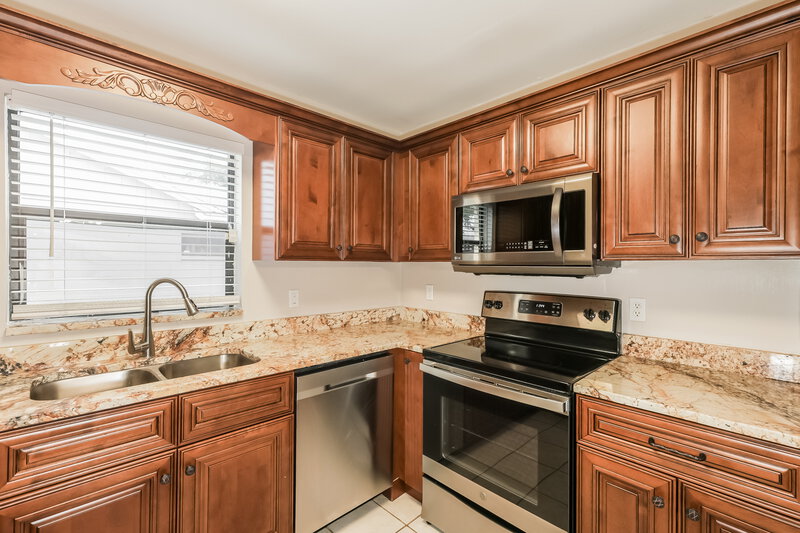 1,935/Mo, 1512 Blueteal Dr Brandon, FL 33511 Kitchen View 2