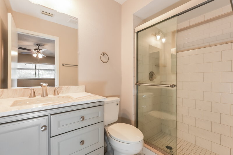 1,935/Mo, 1512 Blueteal Dr Brandon, FL 33511 Main Bathroom View