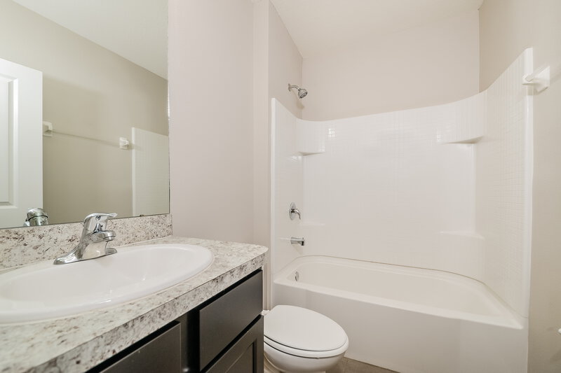 2,095/Mo, 10126 Geese Trail Cir Sun City Center, FL 33573 Bathroom View