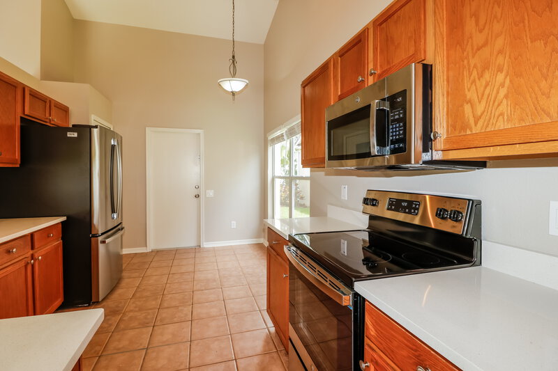2,380/Mo, 18134 Leafwood Cir Lutz, FL 33558 Kitchen View