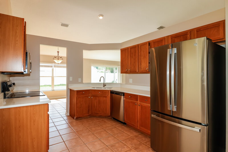 2,380/Mo, 18134 Leafwood Cir Lutz, FL 33558 Kitchen View 2
