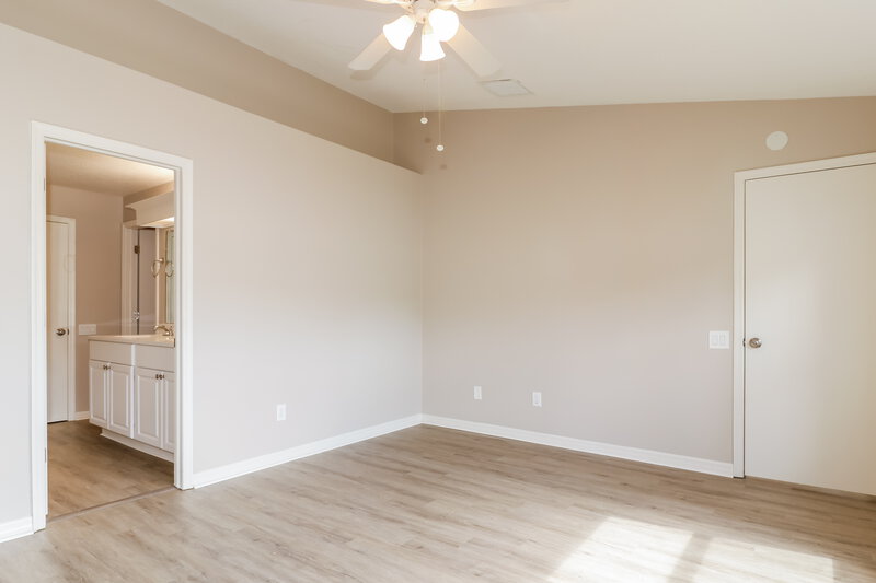 2,380/Mo, 18134 Leafwood Cir Lutz, FL 33558 Main Bedroom View 2