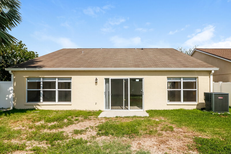 2,380/Mo, 18134 Leafwood Cir Lutz, FL 33558 Rear View