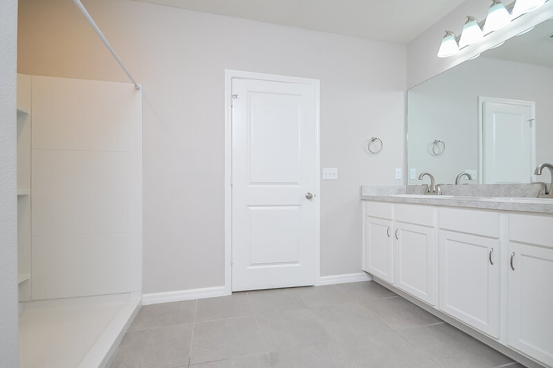 2,335/Mo, 10228 Geese Trail Cir Sun City Center, FL 33573 Main Bathroom View 2