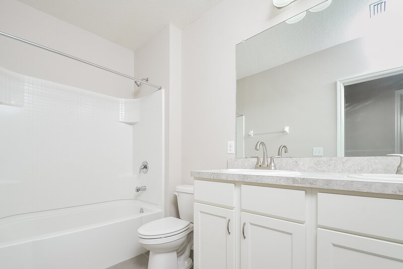 2,335/Mo, 10228 Geese Trail Cir Sun City Center, FL 33573 Bathroom View