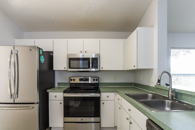 1,740/Mo, 6649 Summer Cove Dr Riverview, FL 33578 Kitchen View
